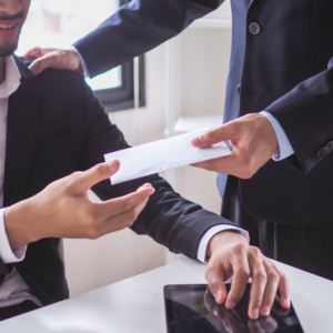 Descubre cómo reclamar compensación laboral en caso de lesiones o enfermedades relacionadas con el trabajo.